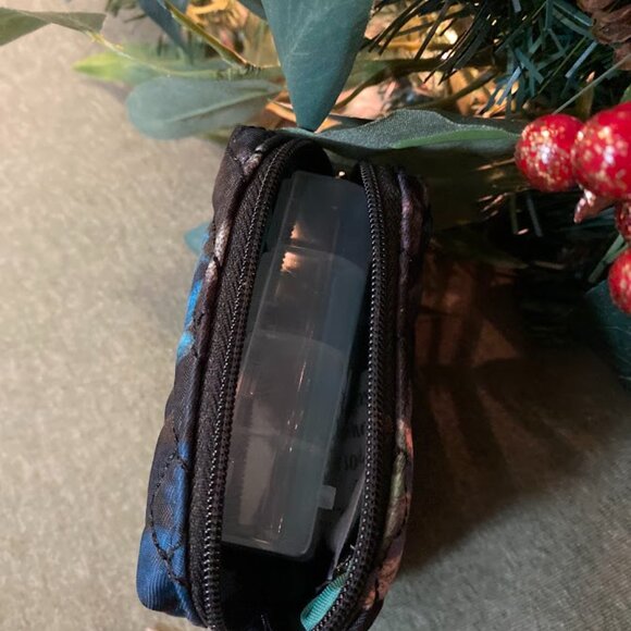 Lug Choo Mini Bloom Pill Case - Picture 4 of 6